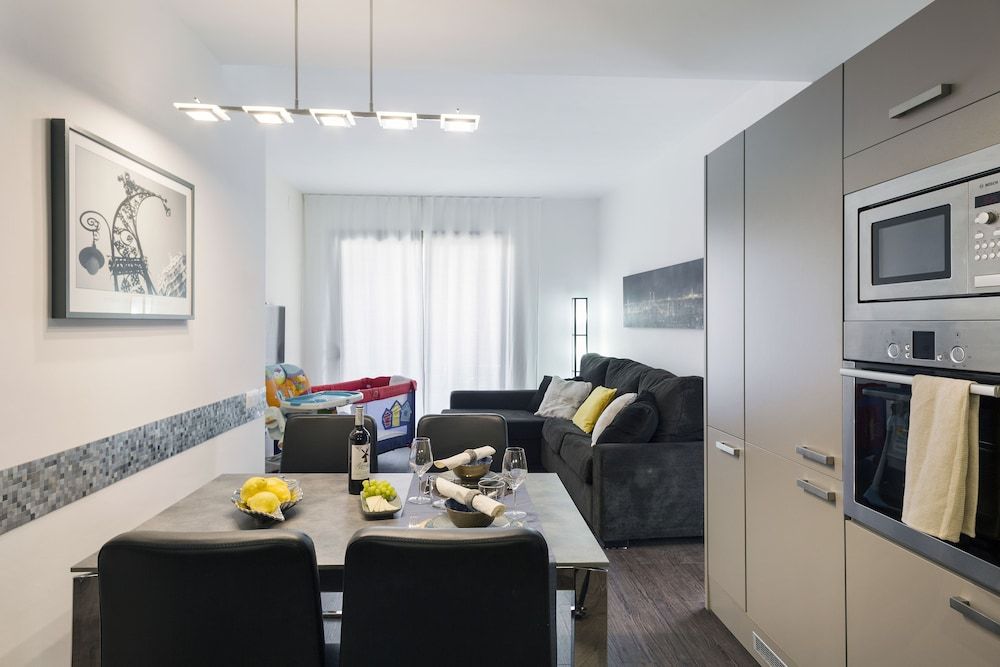 Aspasios Catedral Apartments Comfort Apartment, 1 Bedroom, Kitchen, City View 2