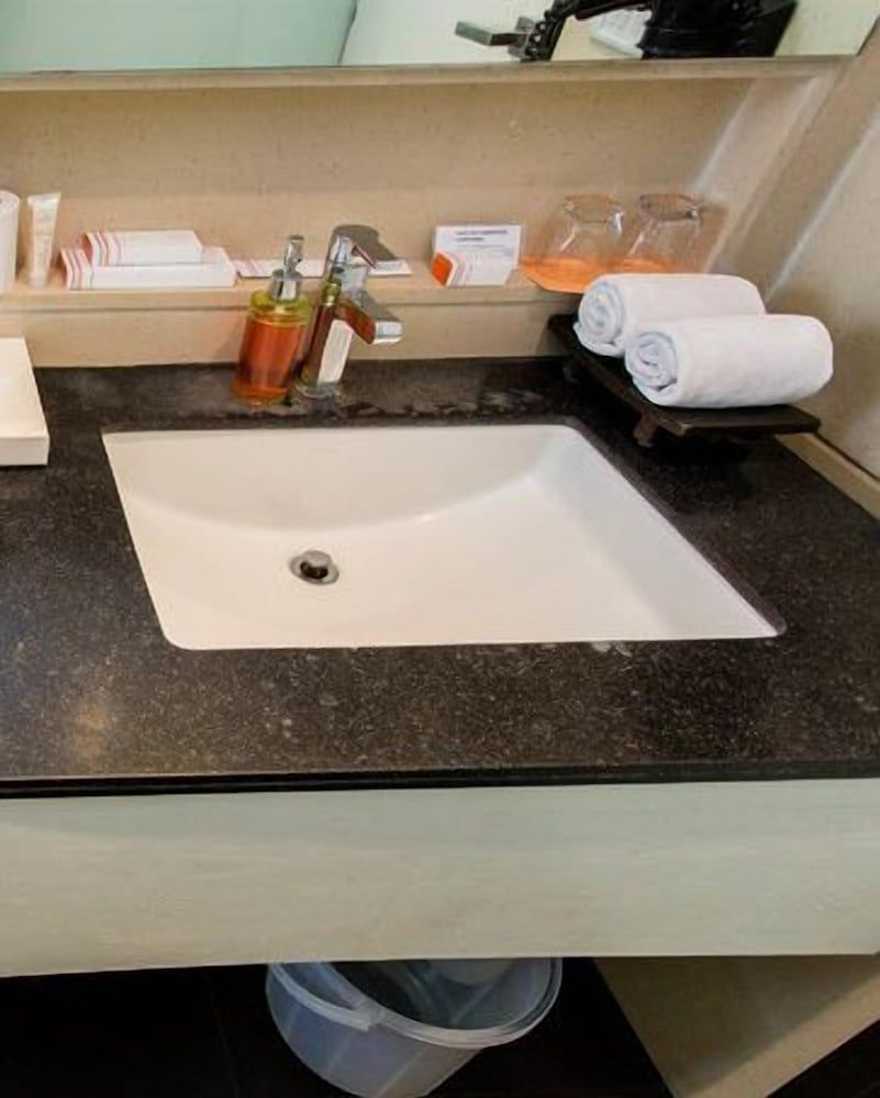 Citrus Hotel Lonavala Deluxe Room 6