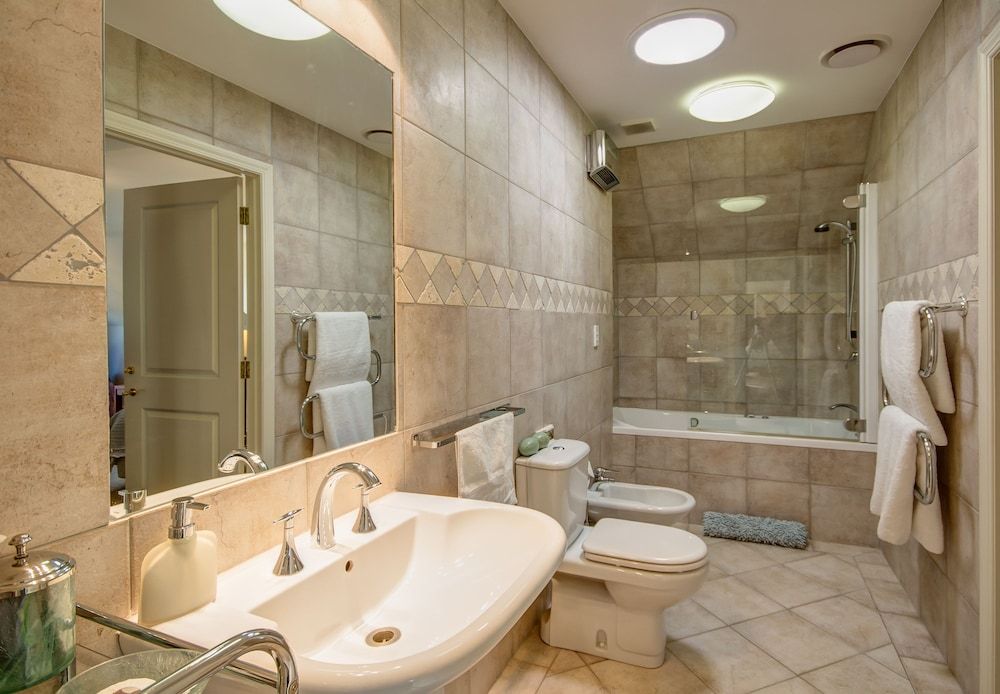 Panoramic Double Room (Pinot Noir)