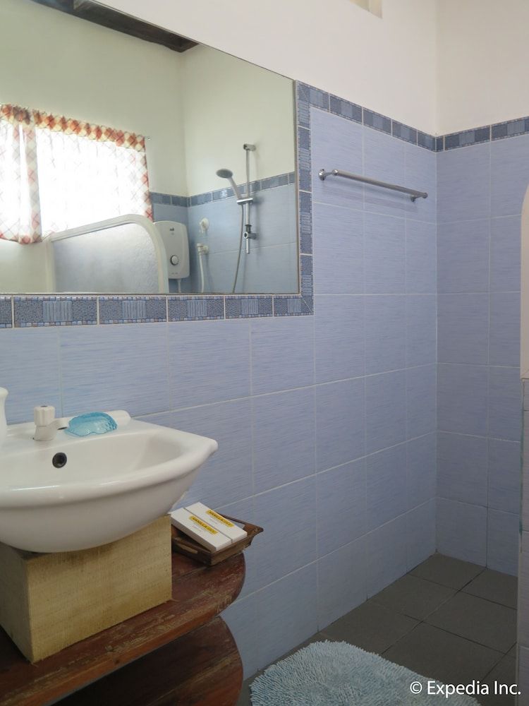 Vanilla Sky Dive Resort Family Room 7