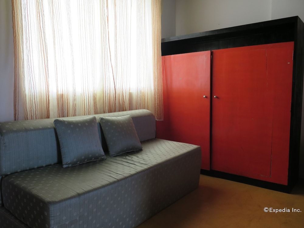 Vanilla Sky Dive Resort Family Room 14