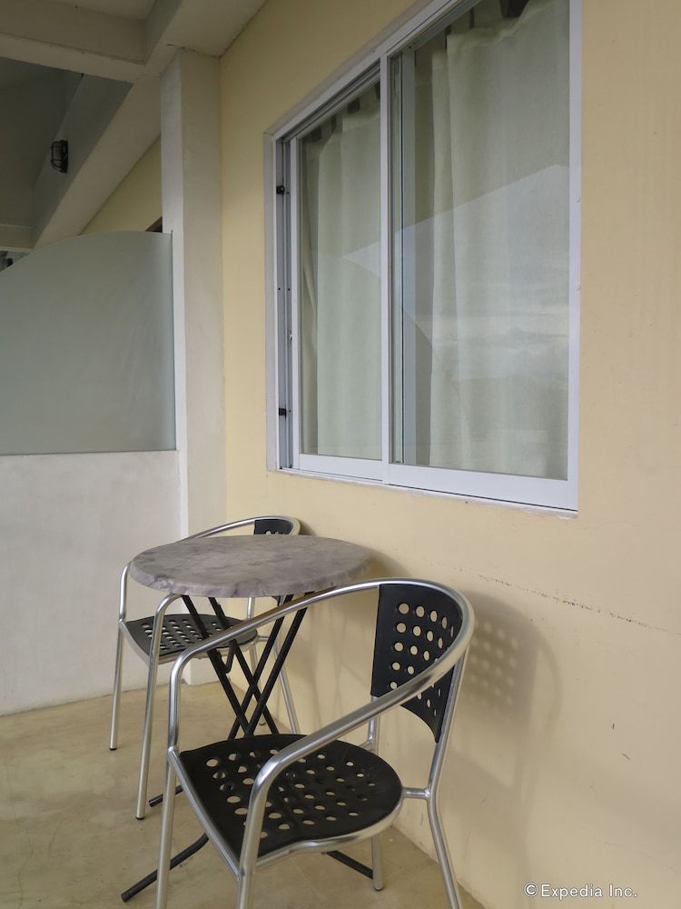 Vanilla Sky Dive Resort Family Room 5