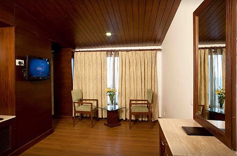 The Imperial Square Deluxe Room 9