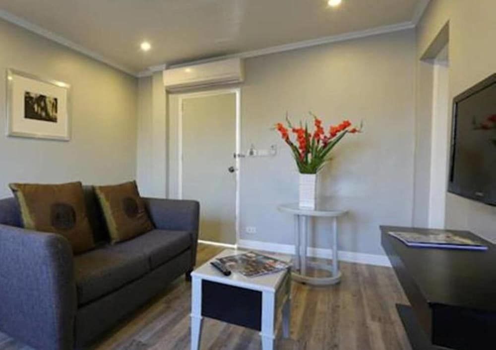 Regent Park Hotel Deluxe Double Room 5