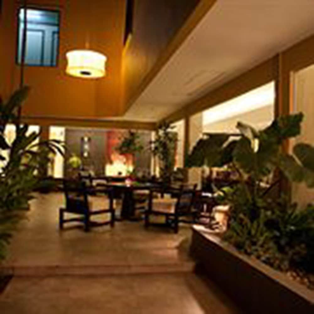 undefined Regent Park Hotel 6