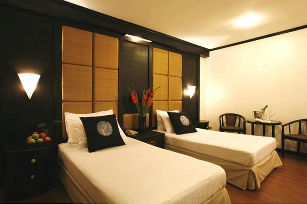 Regent Park Hotel Deluxe Twin Room 5