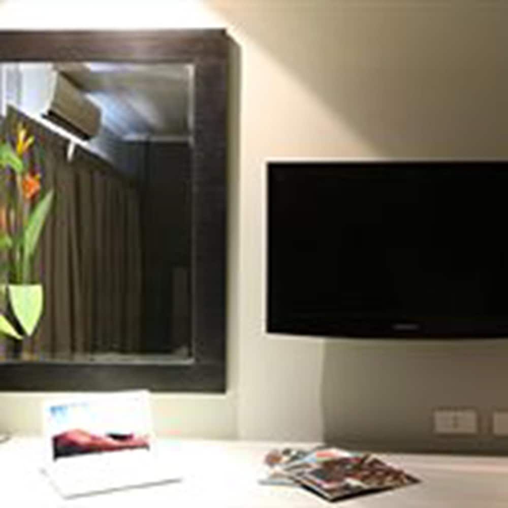 undefined Regent Park Hotel 2