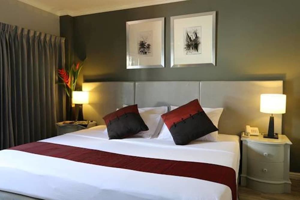 Regent Park Hotel Deluxe Double Room 4