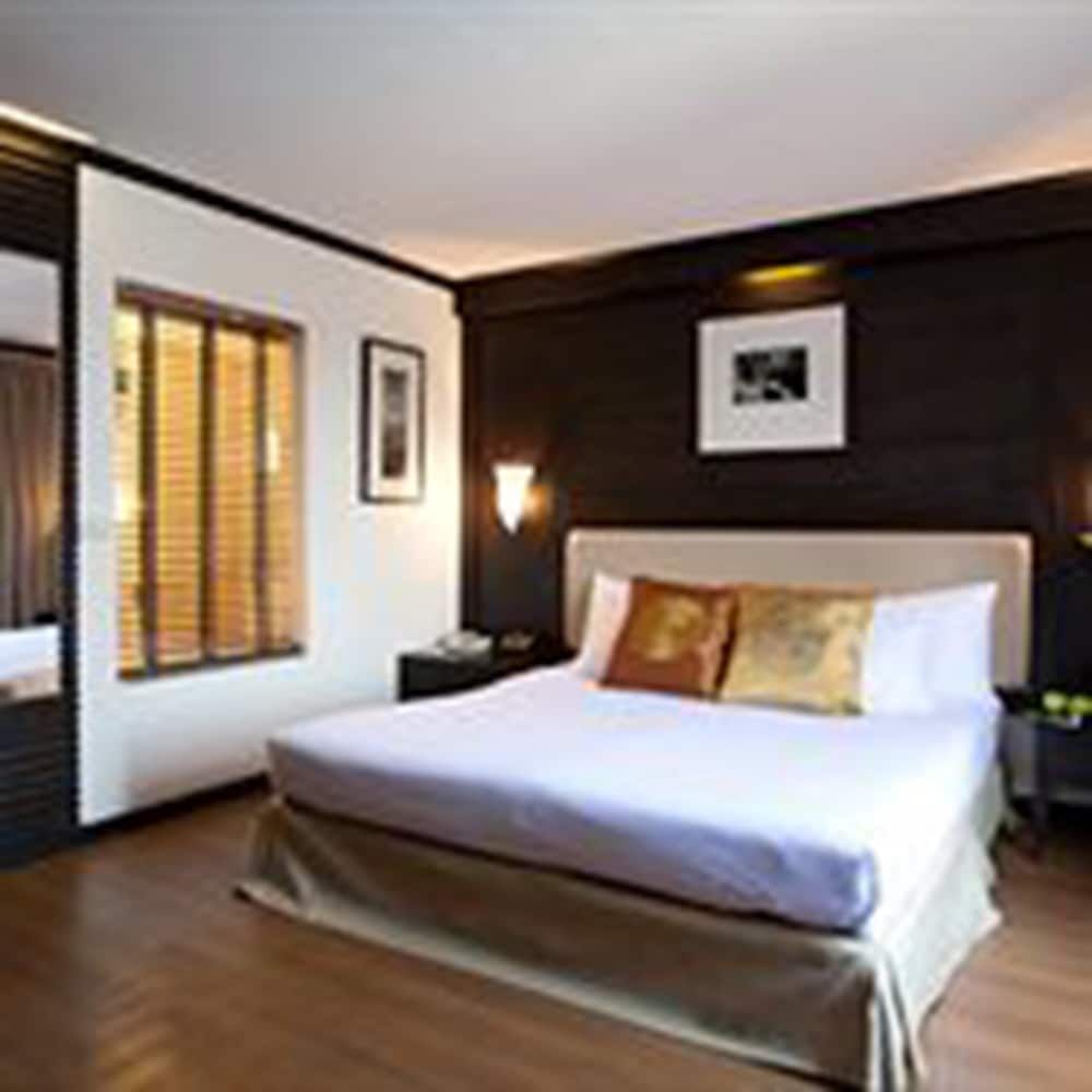 Regent Park Hotel Deluxe Double Room 3