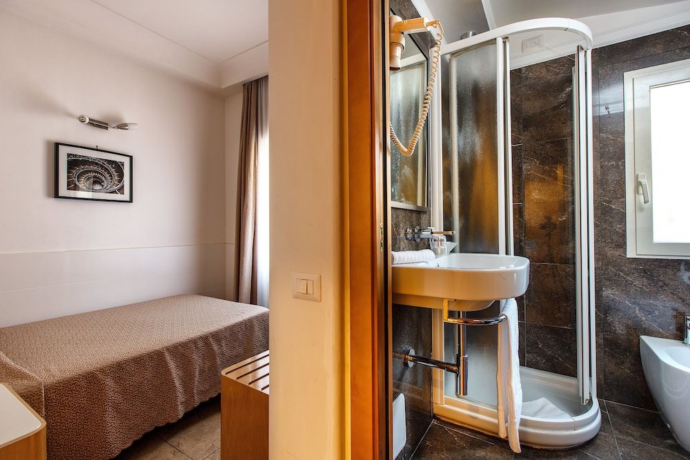 undefined Hotel Smeraldo 4