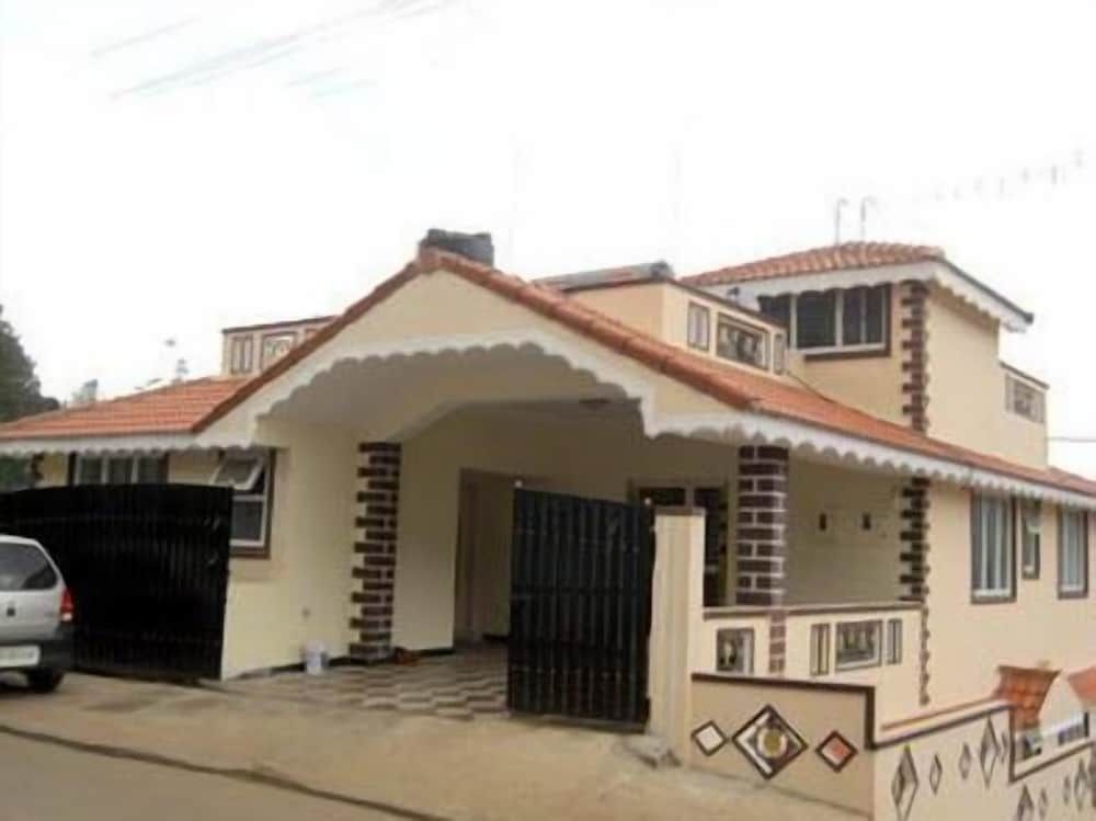 undefined FabExpress Anmol's Peace Home Stay 2