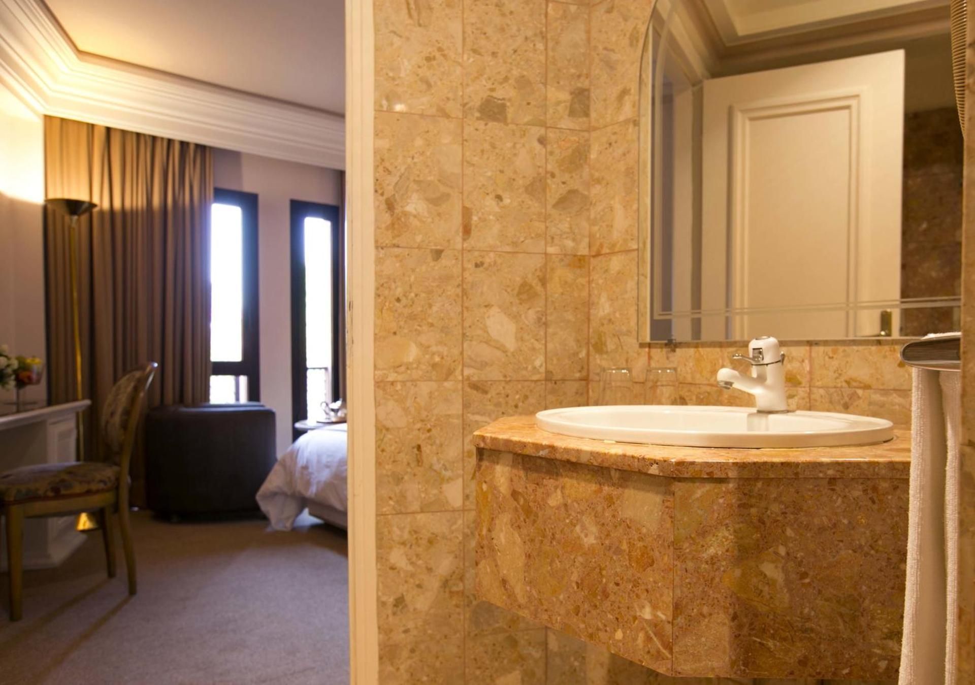 Hotel Nassim Single Room 3