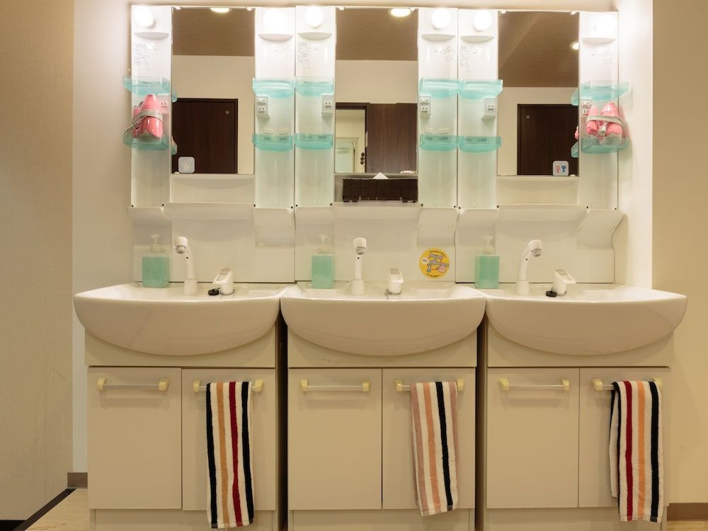 Kyoto Hana Hostel Japanese-Style Twin Room with Shared Bathroom 3