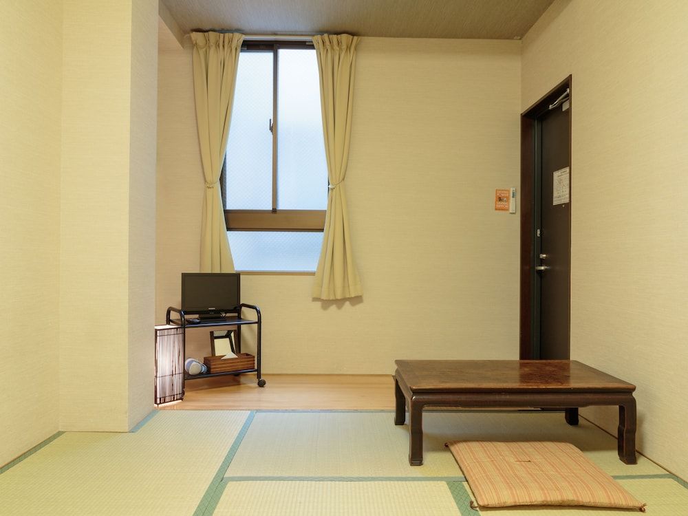 Kyoto Hana Hostel Japanese-Style Twin Room with Shared Bathroom 6
