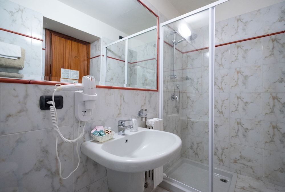 Hotel Bernardino Standard Quadruple Room 5