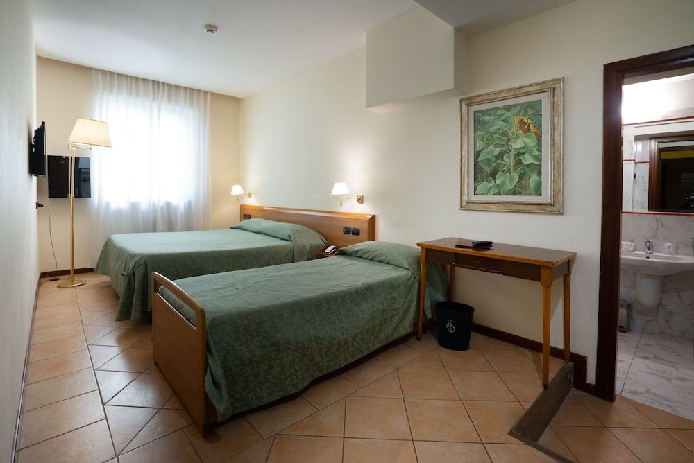 Hotel Bernardino Standard Quadruple Room 4