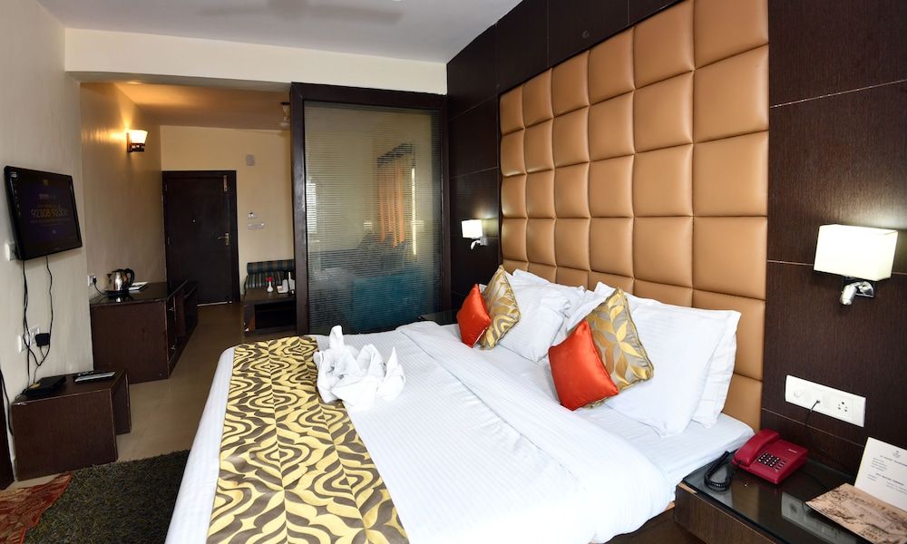 Dynasty Resort Executive Suite 20