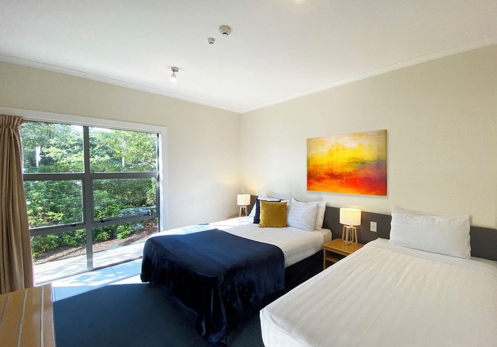 Saxton Lodge Suite, 2 Bedrooms, Park View 3
