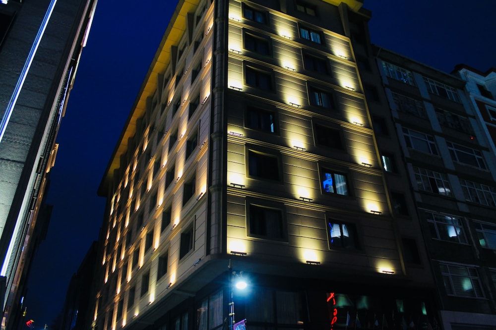 Front of property - evening/night