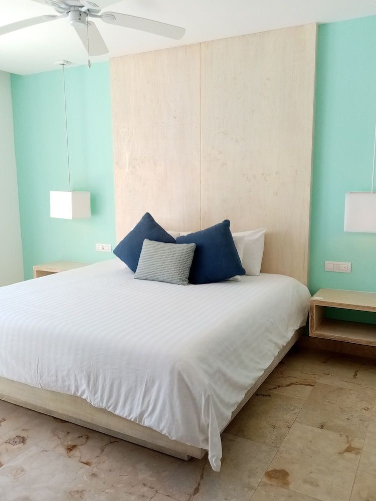 Anah Suites Deluxe Room 5