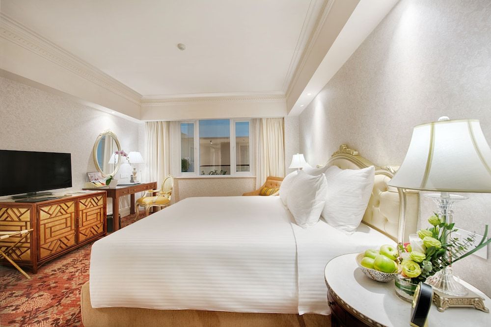 Deluxe Sketch, 1 King Bed with Internal window