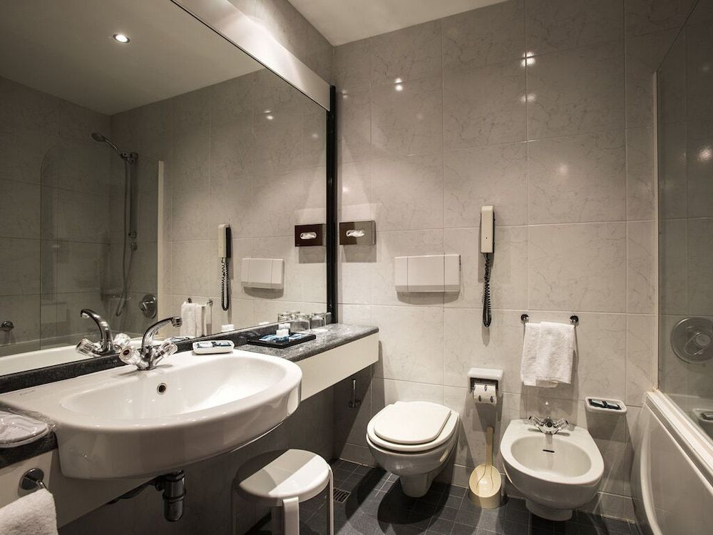 Fly On Hotel Double or Twin Room 3