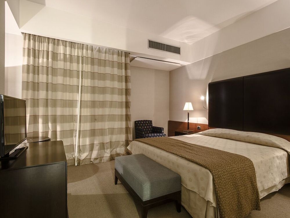 undefined Fly On Hotel 6