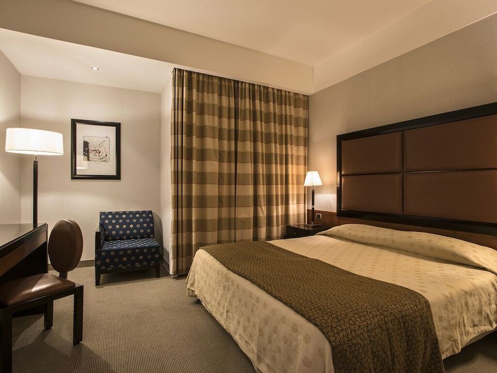 Fly On Hotel Double or Twin Room