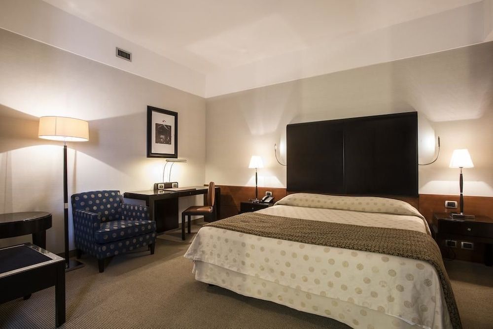 undefined Fly On Hotel 2