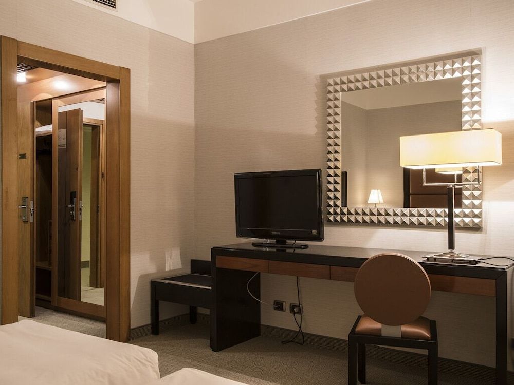 Fly On Hotel Double or Twin Room 4