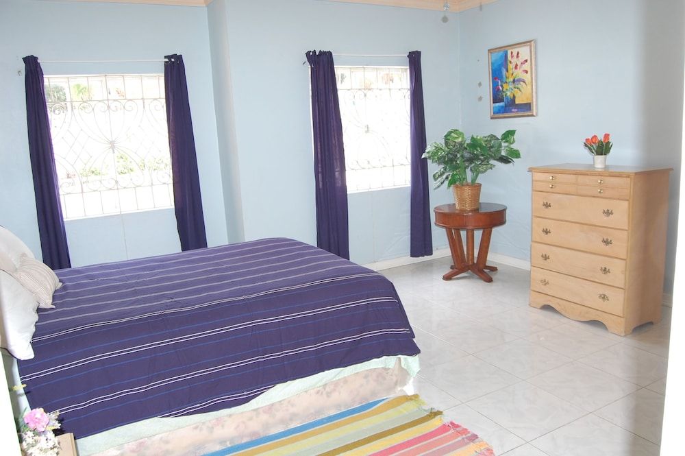 Standard Room, 1 Queen Bed