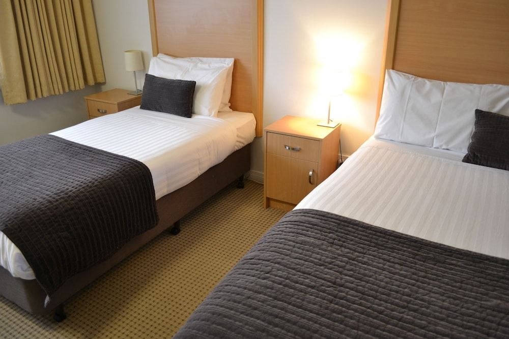 Eastern Sands City Centre Deluxe Bay View Twin Room 9