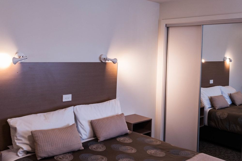 Eastern Sands City Centre Deluxe Bay View Twin Room 18