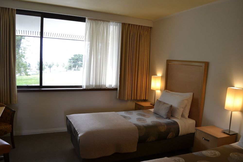 Eastern Sands City Centre Deluxe Bay View Twin Room 25