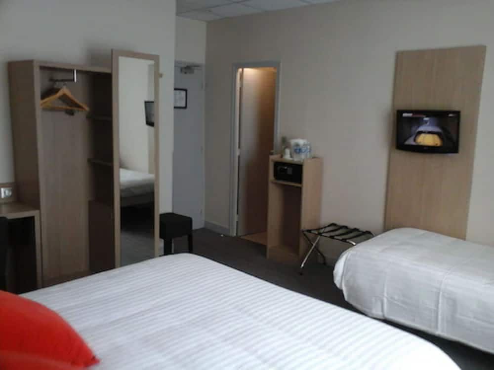 Hotel Carmin Triple Room 2