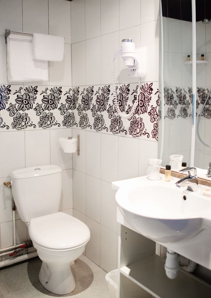 Hotel Carmin Twin Room 3