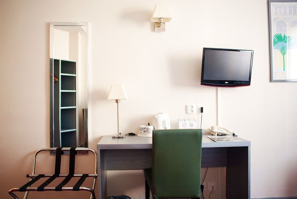 Hotel Carmin Twin Room 4