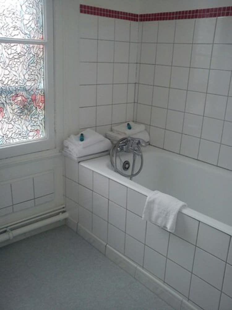 Deep Soaking Bathtub