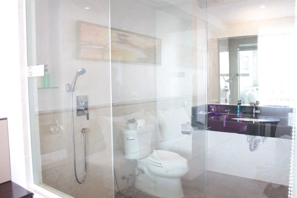 Harmony Phnom Penh Hotel Deluxe Double Room, 1 Bedroom 3