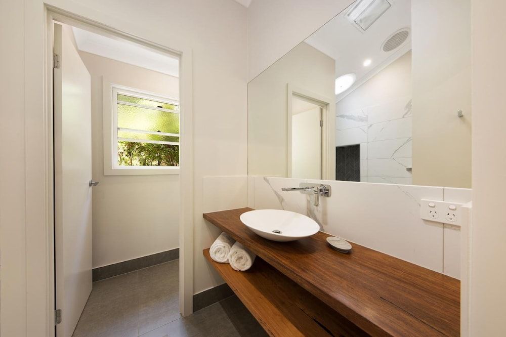 Clouds Montville Luxury Cottage, 1 King Bed, Garden View 6