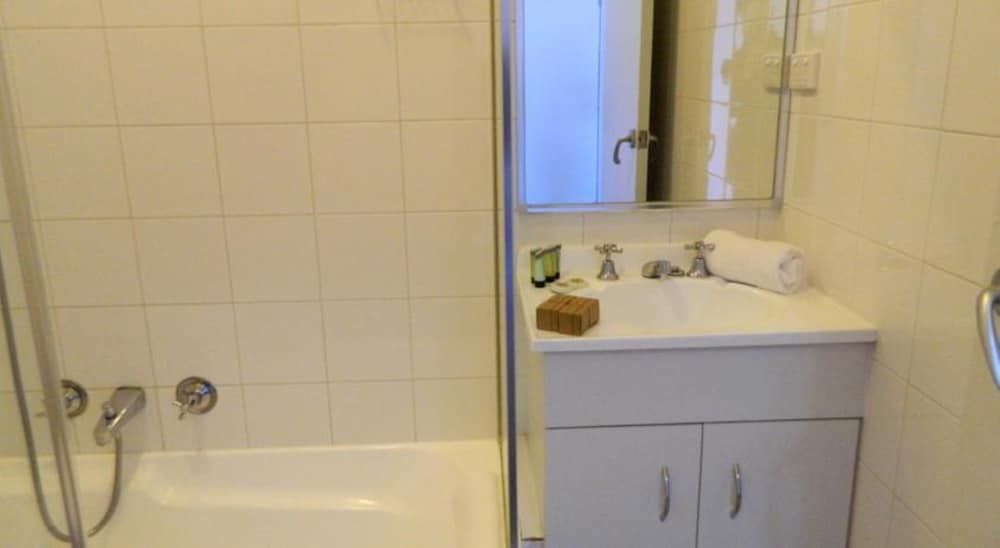 Hotel Sophia Economy Double - Shared Bathroom 5