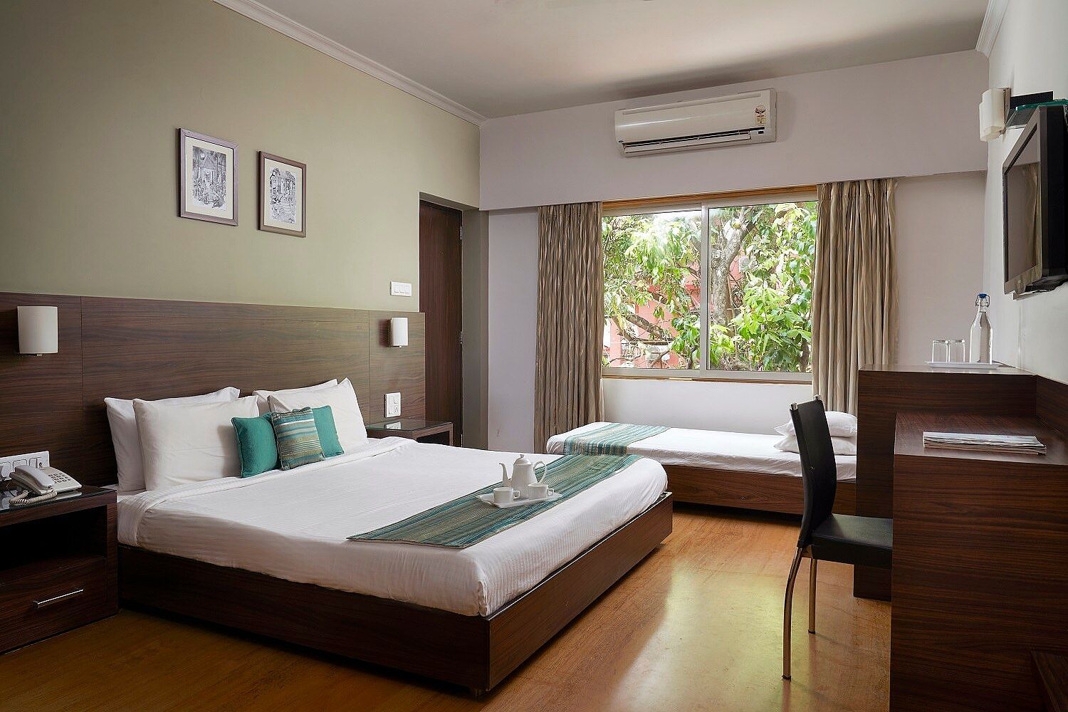 The Hawaii Comforts Hotel Luxury Room 2