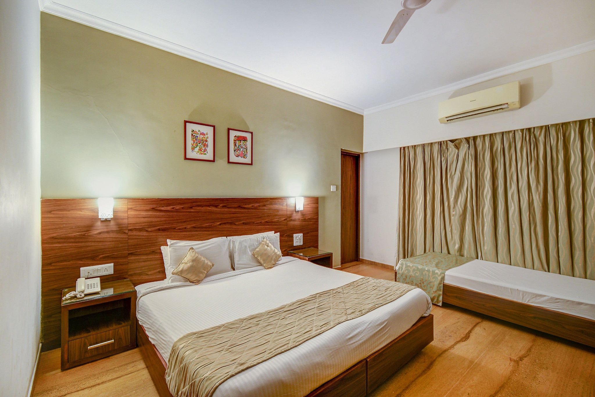 The Hawaii Comforts Hotel Luxury Room 8