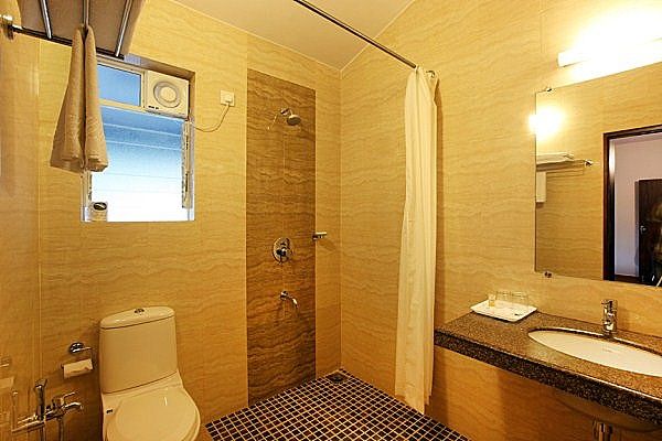 The Hawaii Comforts Hotel Luxury Room 13