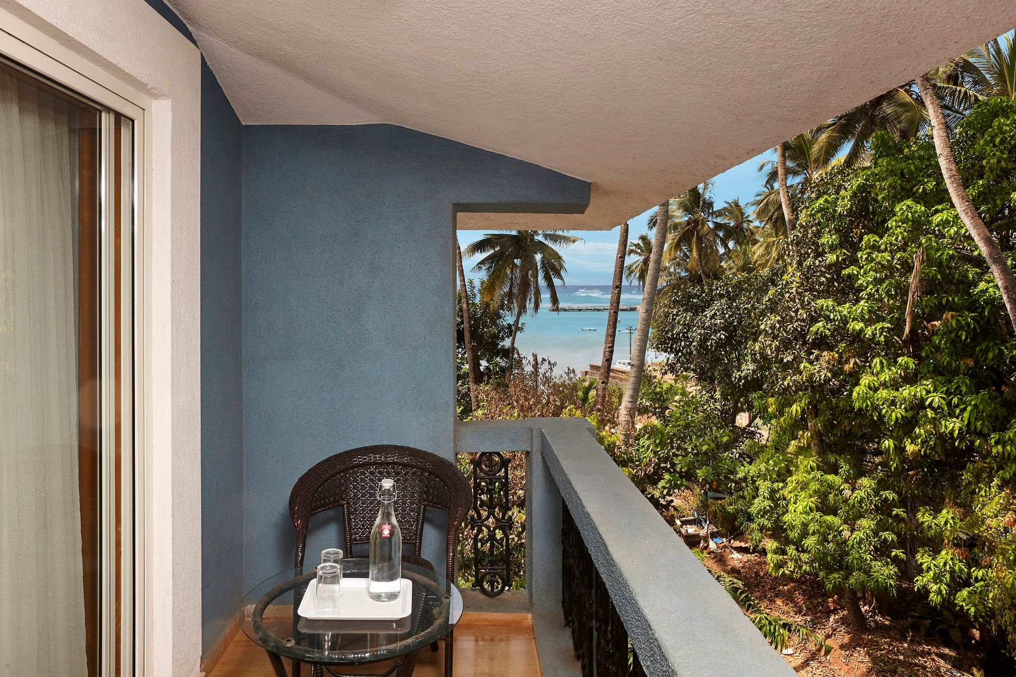 The Hawaii Comforts Hotel Luxury Room 10