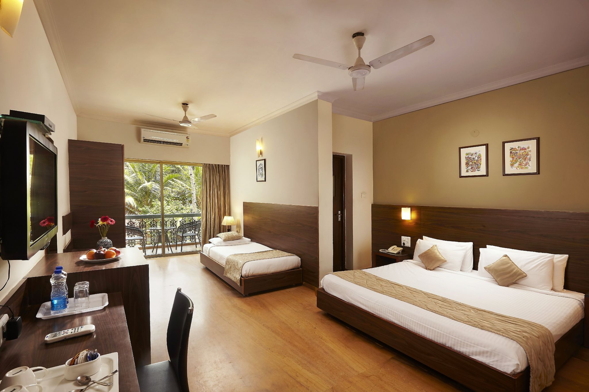 The Hawaii Comforts Hotel Luxury Room