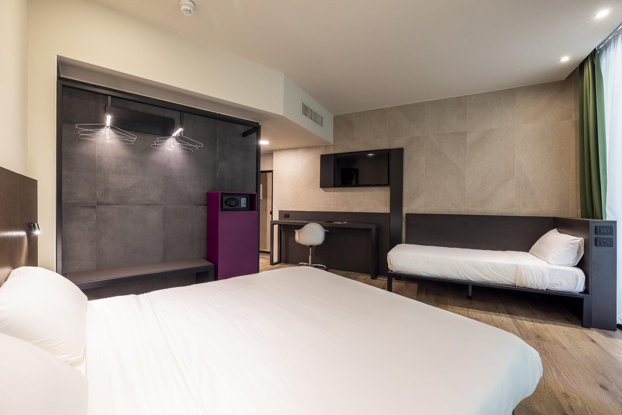 Large Double Room for 1 Person - Non-Smoking