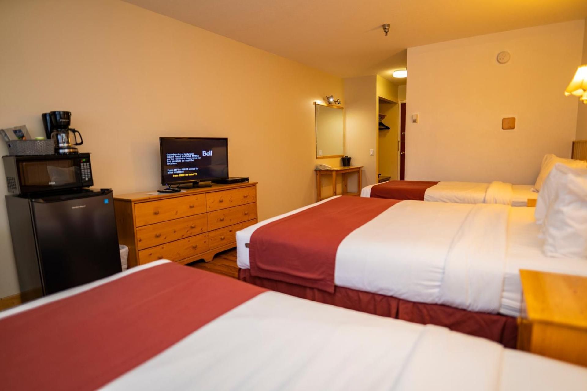 Canadas Best Value Inn River View Hotel Family Room