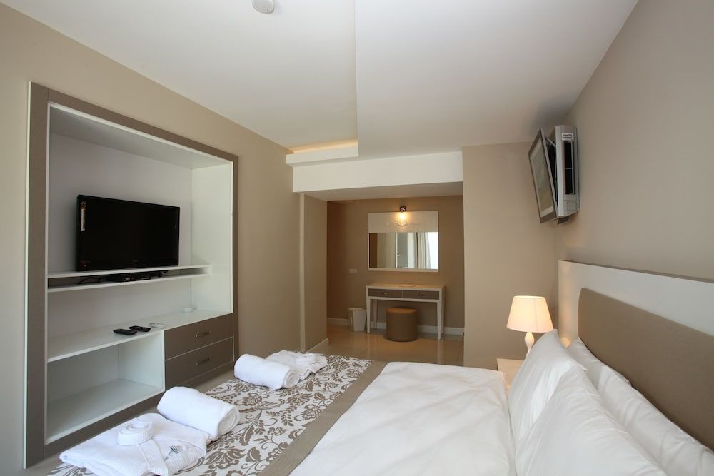 Grand Yazıcı Torba Beach Club Queen Room Garden View Single Use 2