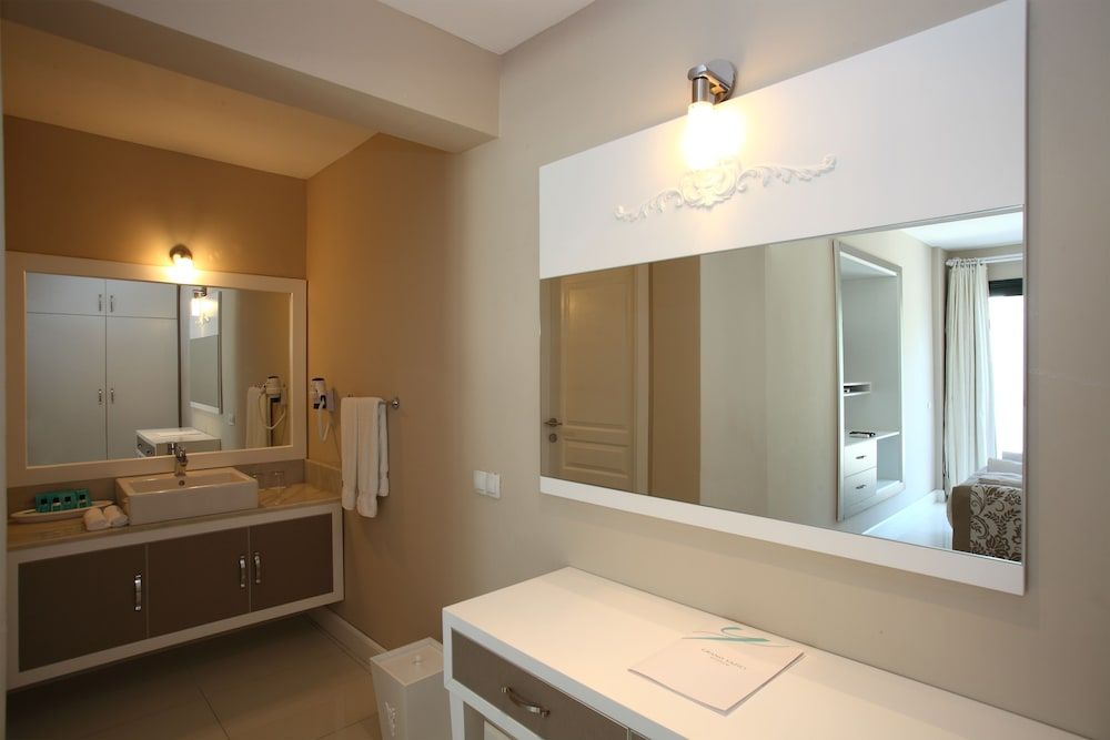 Grand Yazıcı Torba Beach Club Queen Room Garden View Single Use 3